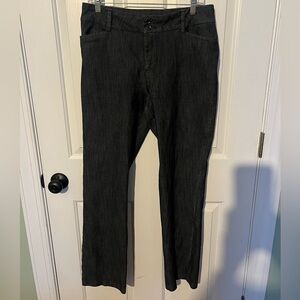 Lee Women's Secretly Shapes Regular Fit Straight Leg Dress Pant. Size 8 Long